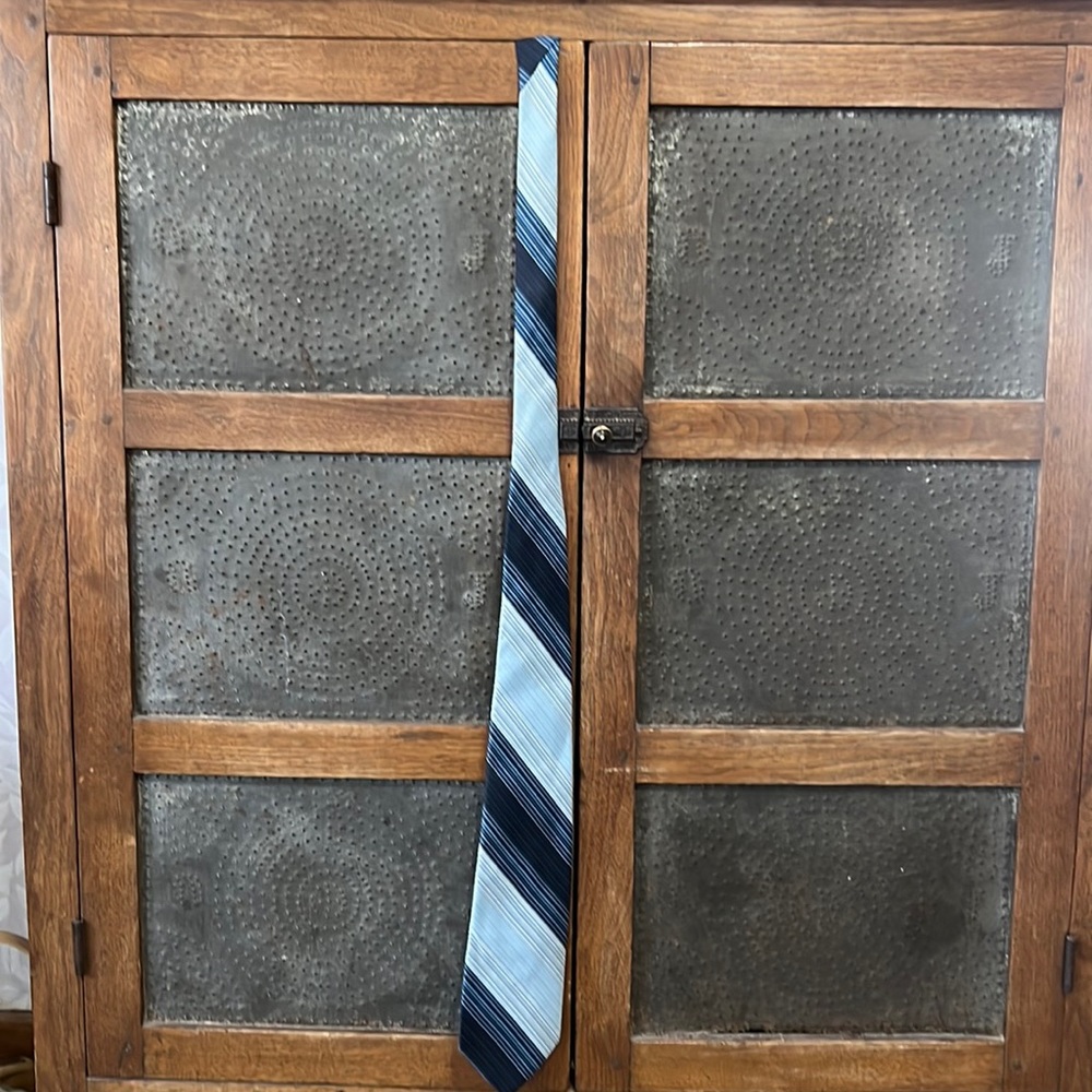 Men’s vintage Story Cravats tie